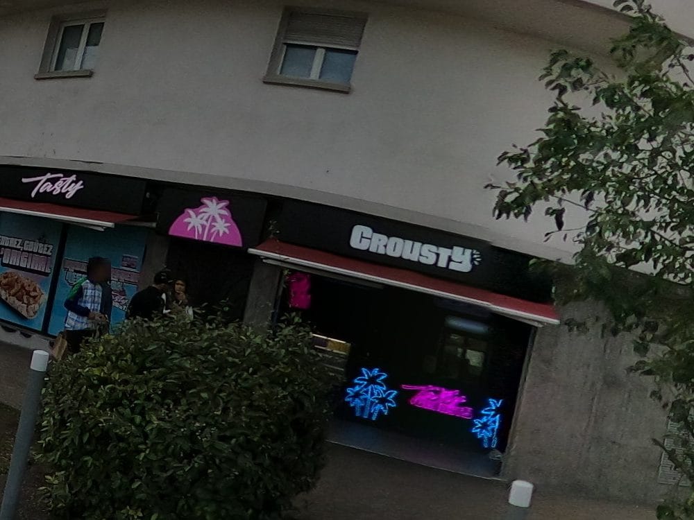 Vue de la rue à l’adresse de Tasty Crousty