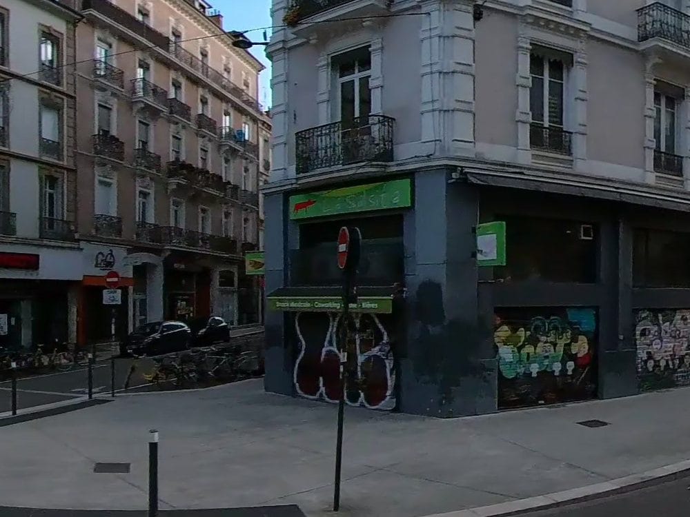 Vue de la rue à l’adresse de La Salsita