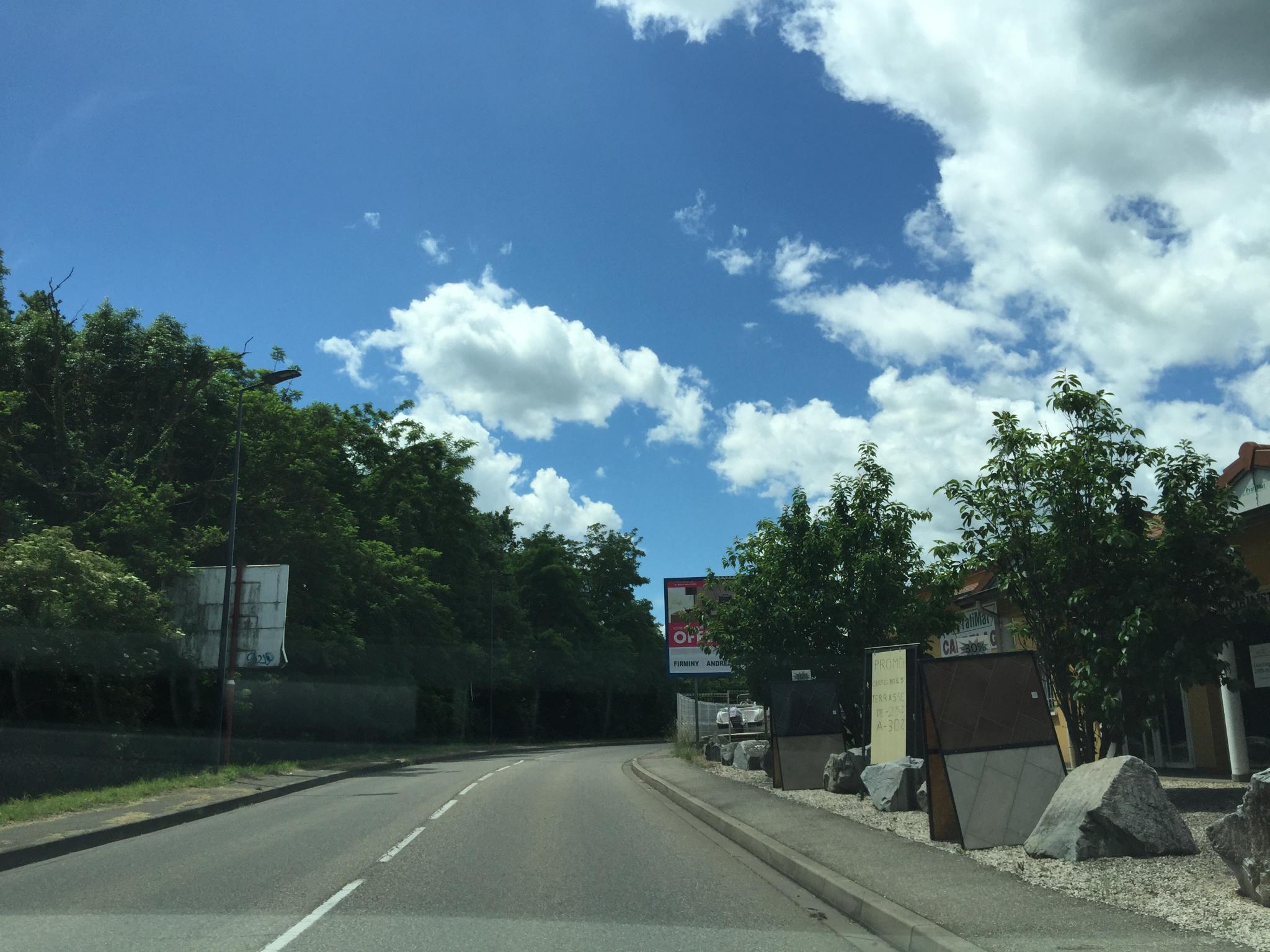 Vue de la rue à l’adresse de Big M
