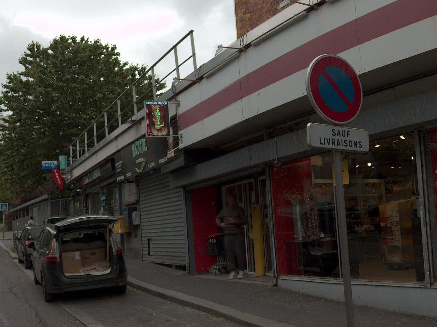 Vue de la rue à l’adresse de Kool naan