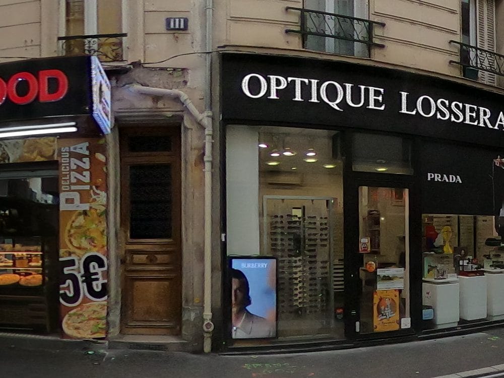 Vue de la rue à l’adresse de O'Mega Food