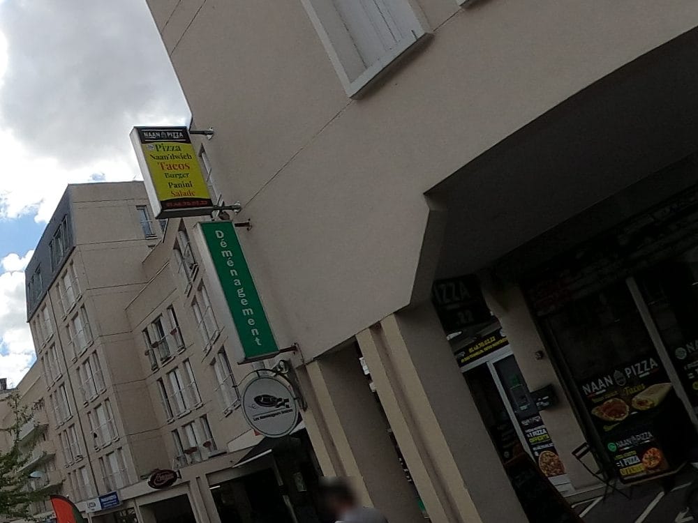 Vue de la rue à l’adresse de Chicken Spot