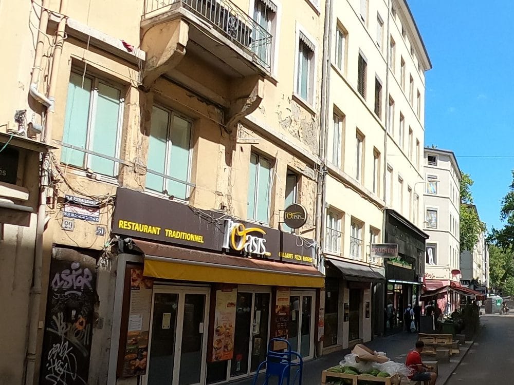 Vue de la rue à l’adresse de L'Oasis