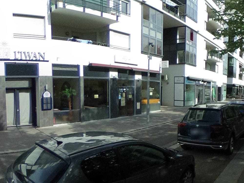 Vue de la rue à l’adresse de L'Iwan