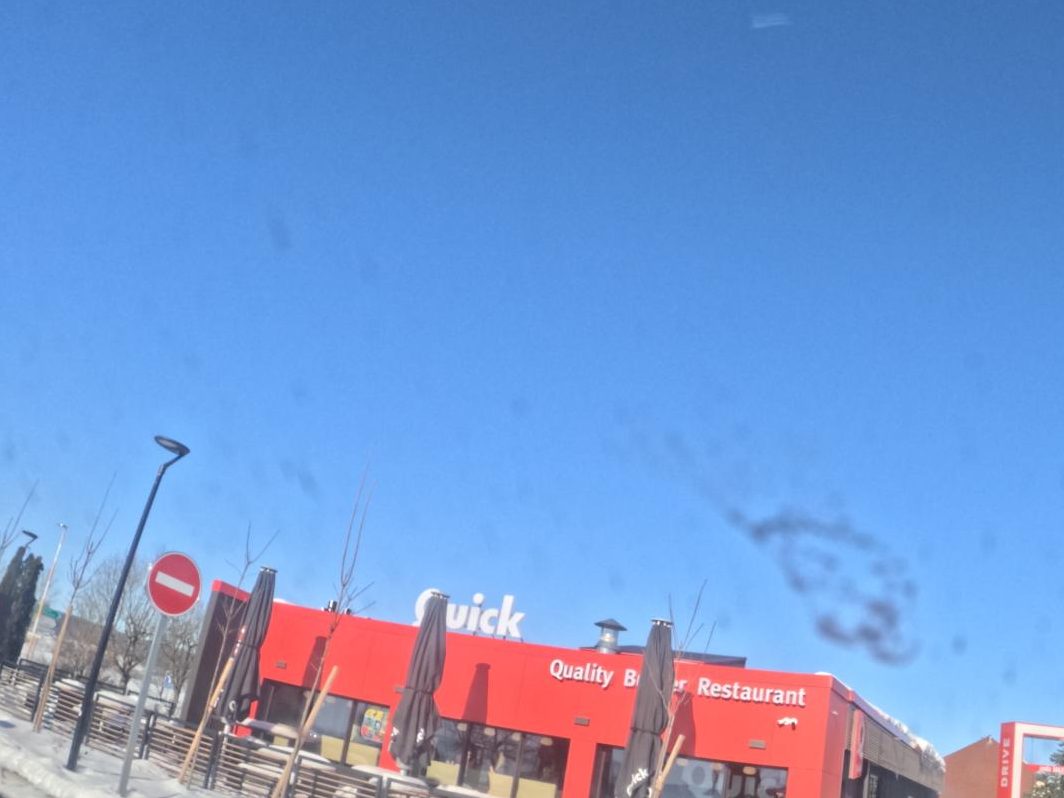 Vue de la rue à l’adresse de Quick