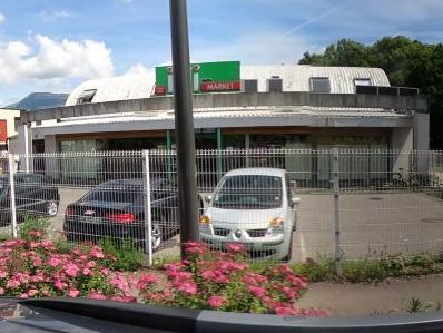 Vue de la rue à l’adresse de IYI Market