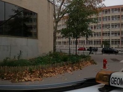 Vue de la rue à l’adresse de La Commune