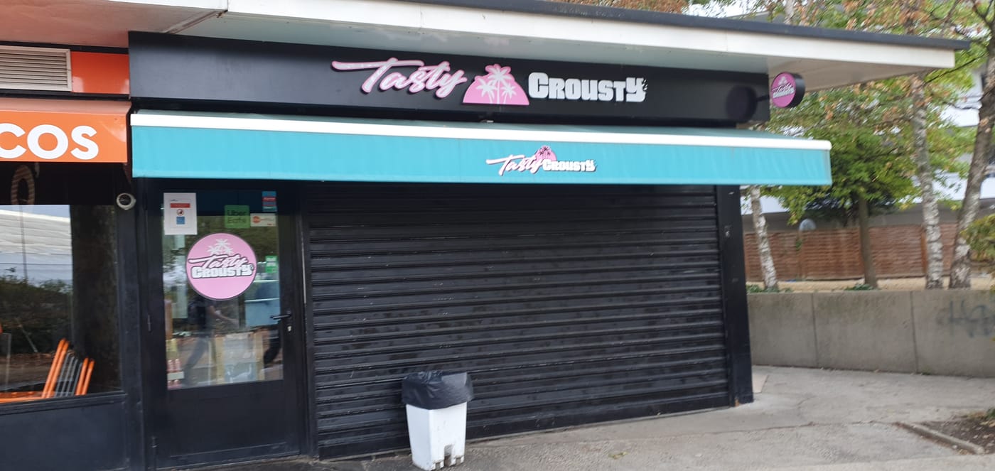 Vue de la rue à l’adresse de Tasty Crousty