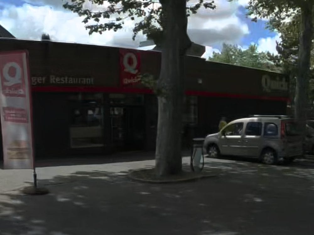 Vue de la rue à l’adresse de Quick